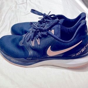 Nike Women’s Tr8 Comfort sneakers